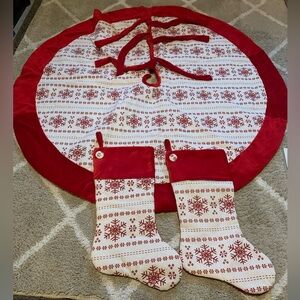 Christmas tree skirt with 2 matching stockings